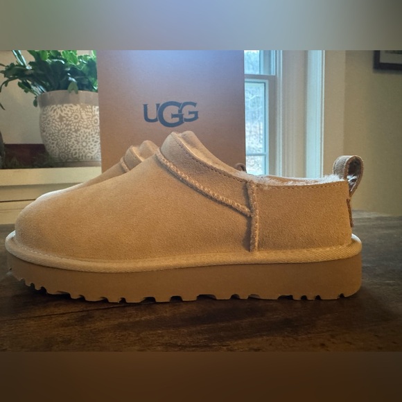 UGG Classic Micro | NEVER WORN | Beige Suede Slip-On Clogs Size 7 - NWT - Picture 6 of 7